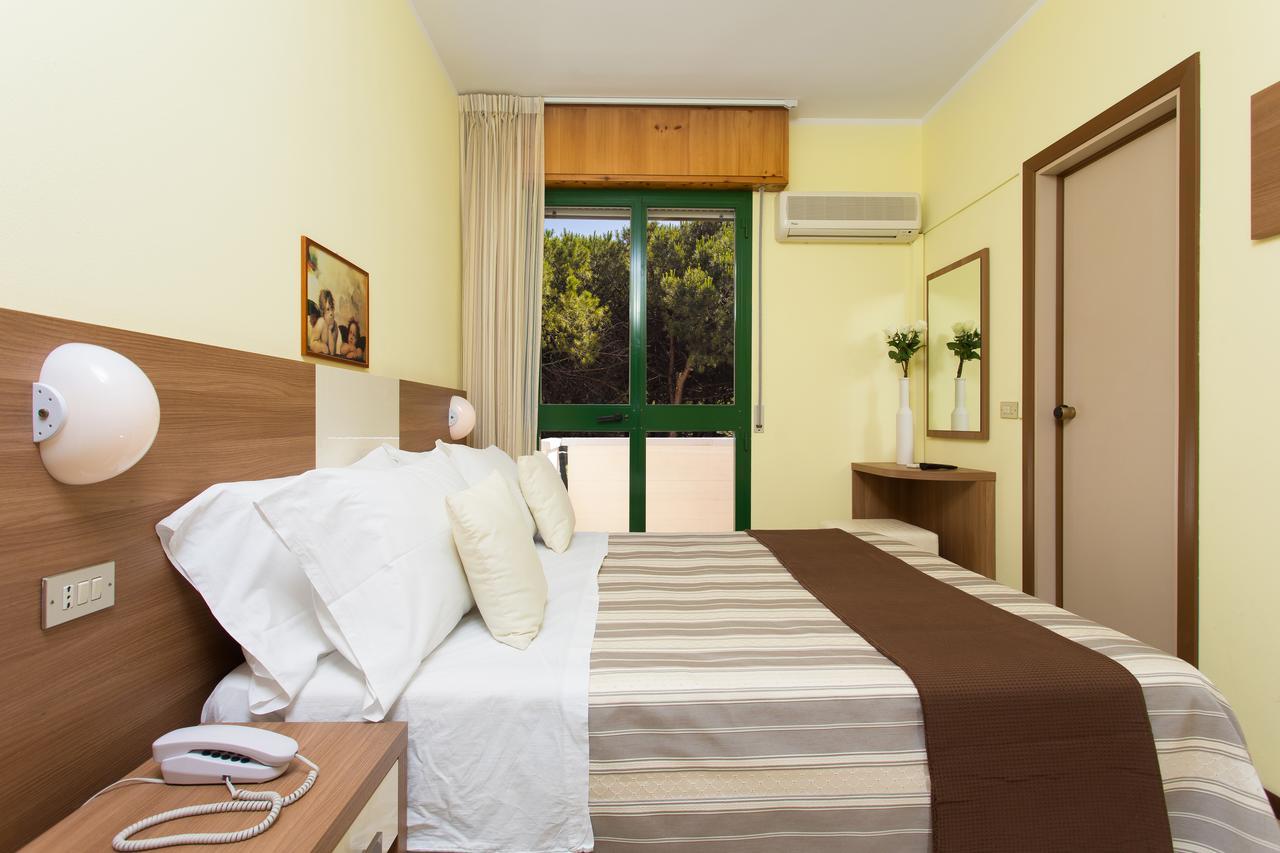 Hotel Valentino Pinarella Habitación foto